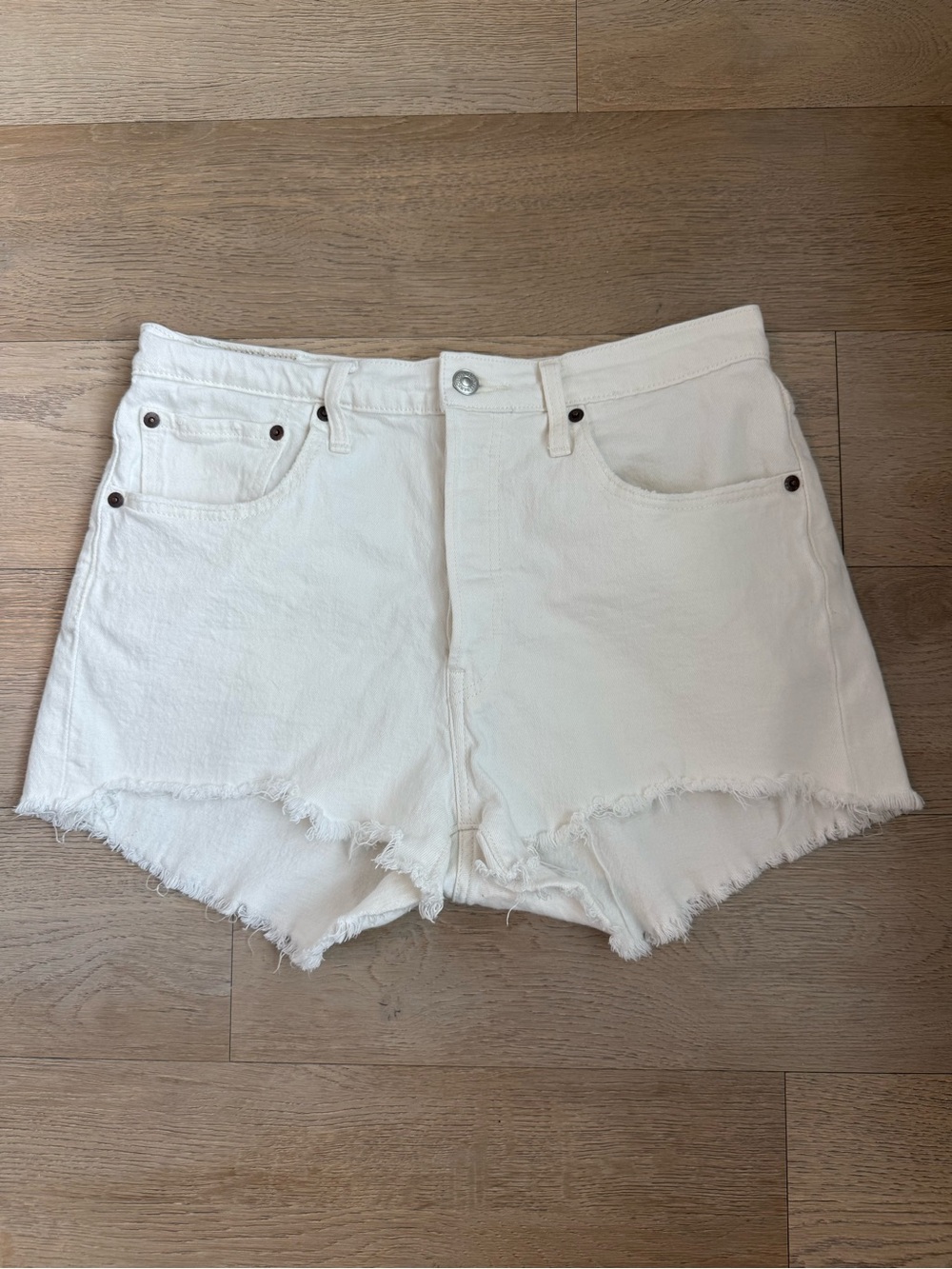 Women's Levi’s 501 White High-Rise Button Down Shorts - 30